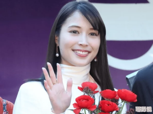 江波凉疑似与圈内小花深夜聚餐举止亲密恋情曝光引猜测