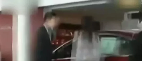 美女脱了内裤让男生尿囗曝光偷拍视频上传者IP地址及相关账户信息