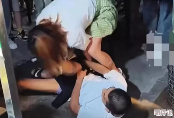 两男吮玩一女警方已介入调查，涉案人员已被控制，事件正在进一步处理中