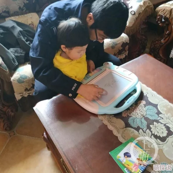 欧美老妇街头涂鸦展现活力