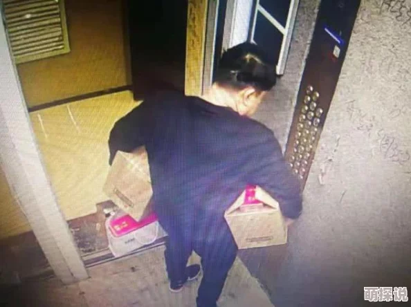 邻居的阿下面水好多网友爆料疑似小区管道破裂已持续一周物业未处理