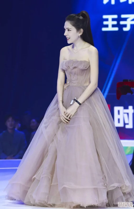 欧美在线免费小视频画质模糊内容低俗浪费时间
