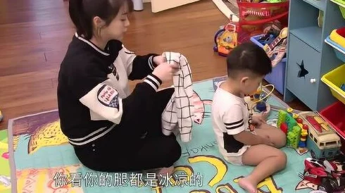 露屁屁短暂露出内裤边缘画面已删除完整版标题为《宝宝学走路摔倒