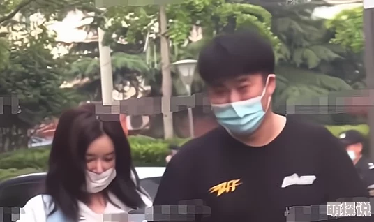 林俊杰女友疑似与圈外男子牵手逛街恋情曝光引热议