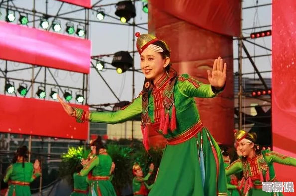 老阿姨激情四射广场舞大赛决赛现场气氛热烈观众掌声雷动