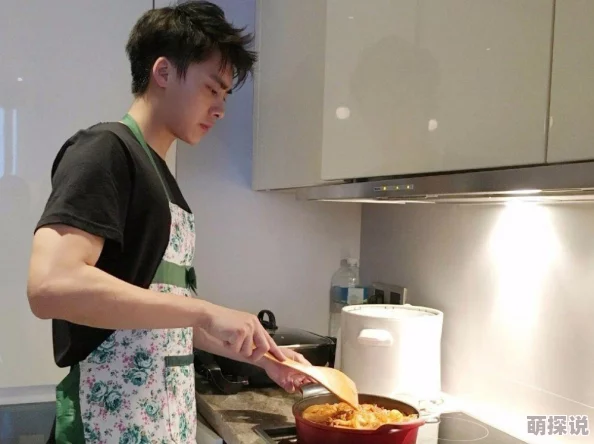 边做饭边被躁bd中厨艺比拼直播意外走红引百万网友围观