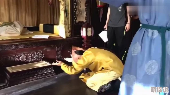 受每天晨起跪候口侍攻听说小少爷房里新添了紫檀木的跪垫还是御赐的呢