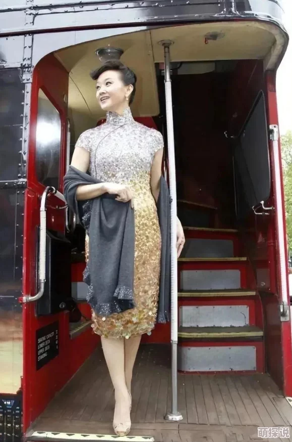 视频国产精品丝袜第一页展现特定服饰偏好及相关市场需求变化趋势