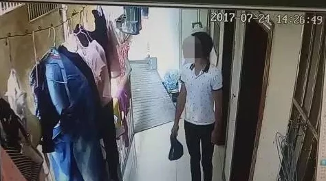 男生穿透明内裤见j洗澡图曝光网络流传恶意传播图片侵犯隐私