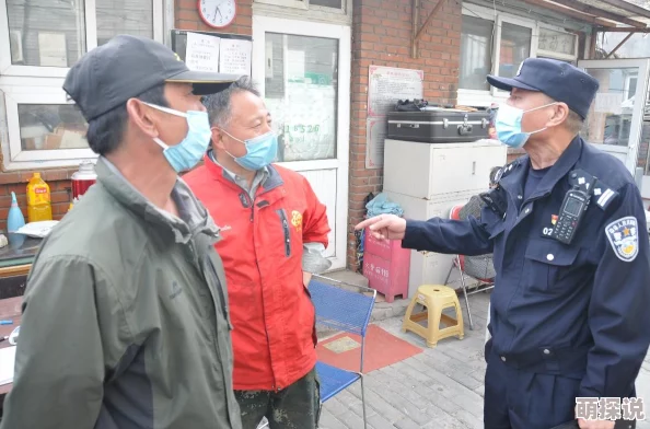 老妇与子交厨房适逢春日暖阳共享天伦之乐共做午餐