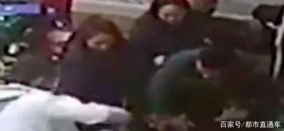 哥哥不在家弟弟叫嫂子喝酒嫂子拒绝后弟弟恼羞成怒发生争执 哥哥不在家弟弟叫嫂子喝酒嫂子拒绝后弟弟恼羞成怒发生争执