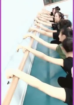 罚吃舞蹈生出汗了一天的脚惊爆内幕竟是百万粉丝众筹的恶作剧