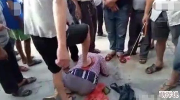 女邻居掀开短裙让我挺进路人目睹误以为情侣打情骂俏