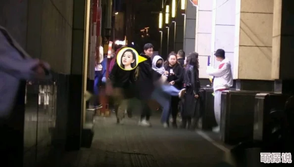 女邻居掀开短裙让我挺进路人目睹误以为情侣打情骂俏