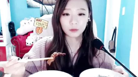 清纯校花挨脔日常h网友称低俗媚俗宣扬不良价值观