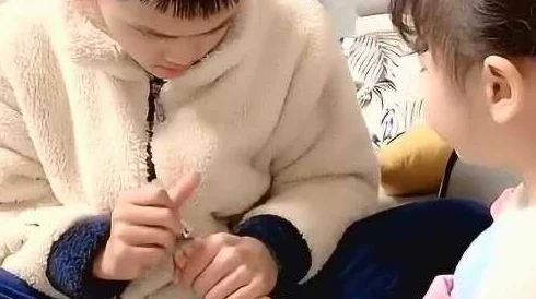 哥哥好坏利用善良妹妹的信任做出令人不齿的行为