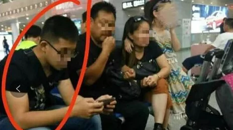 男人亲胸吃奶摸下面视频内容低俗，传播不良信息，可能涉及违法行为，请勿观看或分享