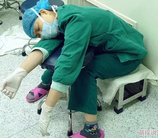 丝袜护士乱系列140章病房里的秘密即将揭晓危机四伏的夜晚