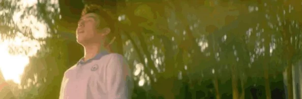 为何忘穿内裤被同桌C了好爽微博小说引发热议是因为其对青春期懵懂情感的刻画引起了广泛共鸣 为何忘穿内裤被同桌C了好爽微博小说引发热议是因为其对青春期懵懂情感的刻画引起了广泛共鸣