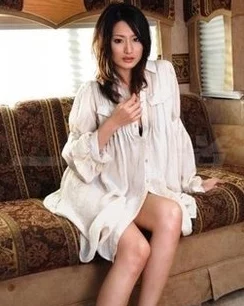 村上里沙为何如此火爆因为她可盐可甜风格百变满足了不同粉丝的喜好