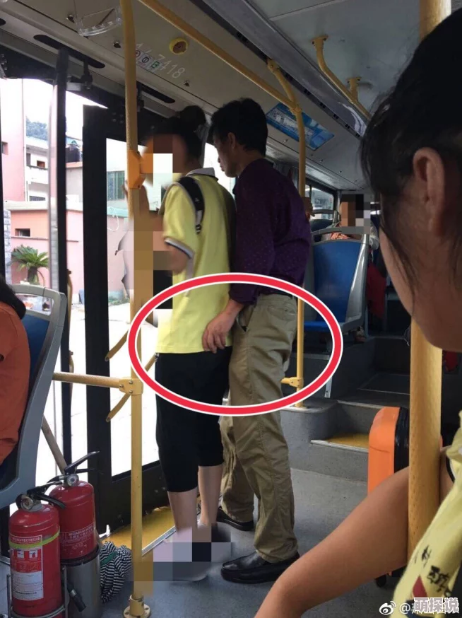 公交车上扒开腿做爰为什么有悖公德引发批评为何满足猎奇心态