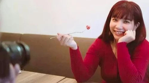 为什么吴梦梦被黑人无套爆飞引发热议或许是由于其挑战了传统的道德观念和审美标准
