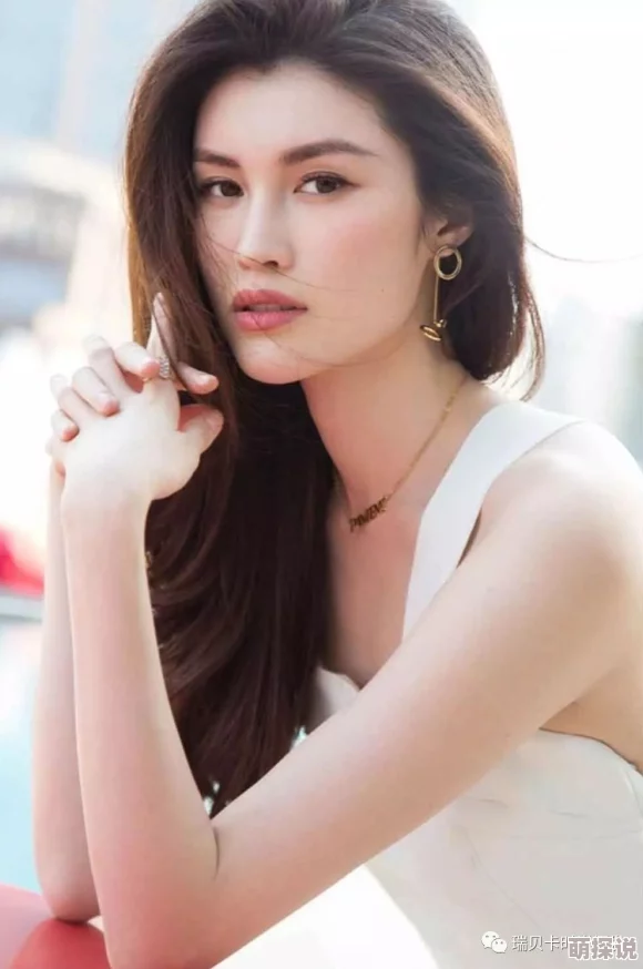 欧洲美女与动交ZoZ00为何引人注目因为它挑战了传统的审美和伦理观念