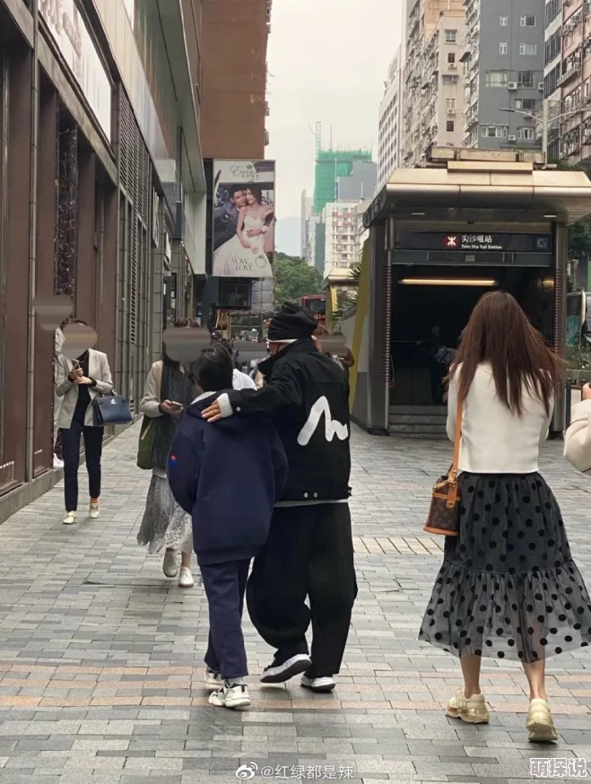 四lll少妇BBw搡BBBB槡BBBB为何它引发热议因为它挑战了传统的道德观念和社会规范
