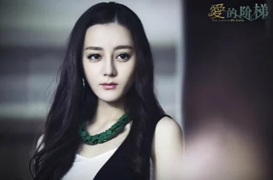 四lll少妇BBw搡BBBB槡BBBB为何它引发热议因为它挑战了传统的道德观念和社会规范