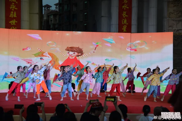人人爱人人操为何它充满活力积极向上展现了蓬勃的生命力因而深受大众喜爱