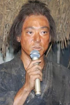 为什么影帝跪趴撅着给人玩弄日本电影以其精湛的演技和令人震撼的画面赢得赞誉