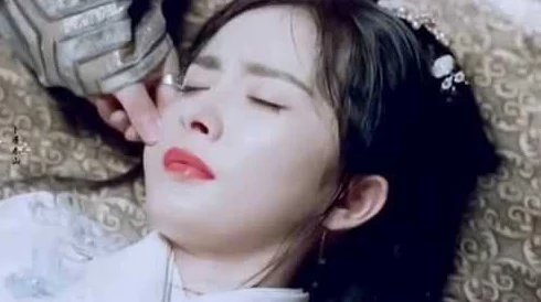 杨幂被揉到高潮喷了为什么她古灵精怪少女感十足呢为何深受喜爱