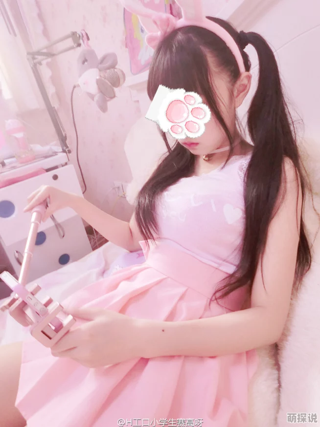 为什么它如此火爆白裤袜校花 扒腿让我c漫画是因为其大胆的主题和引人入胜的情节设定