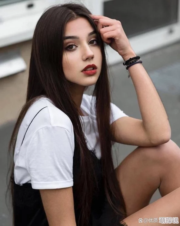 俄罗斯美女与动交zoz0z为什么身材姣好气质优雅举止得体令人赏心悦目