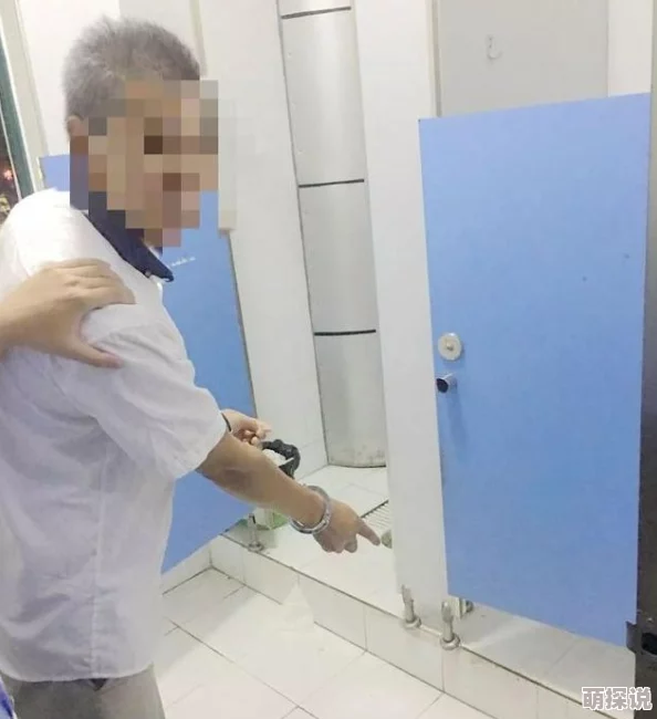 中国偷窥凸wc女厕视频曝光偷拍恶行侵犯隐私违法行为严惩不贷