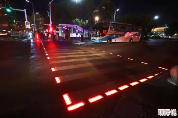 黄色警戒线内请勿通行新增移动式道路指示灯试点